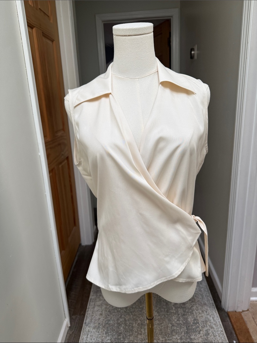 Dana Buchman Silk wrap in creme color